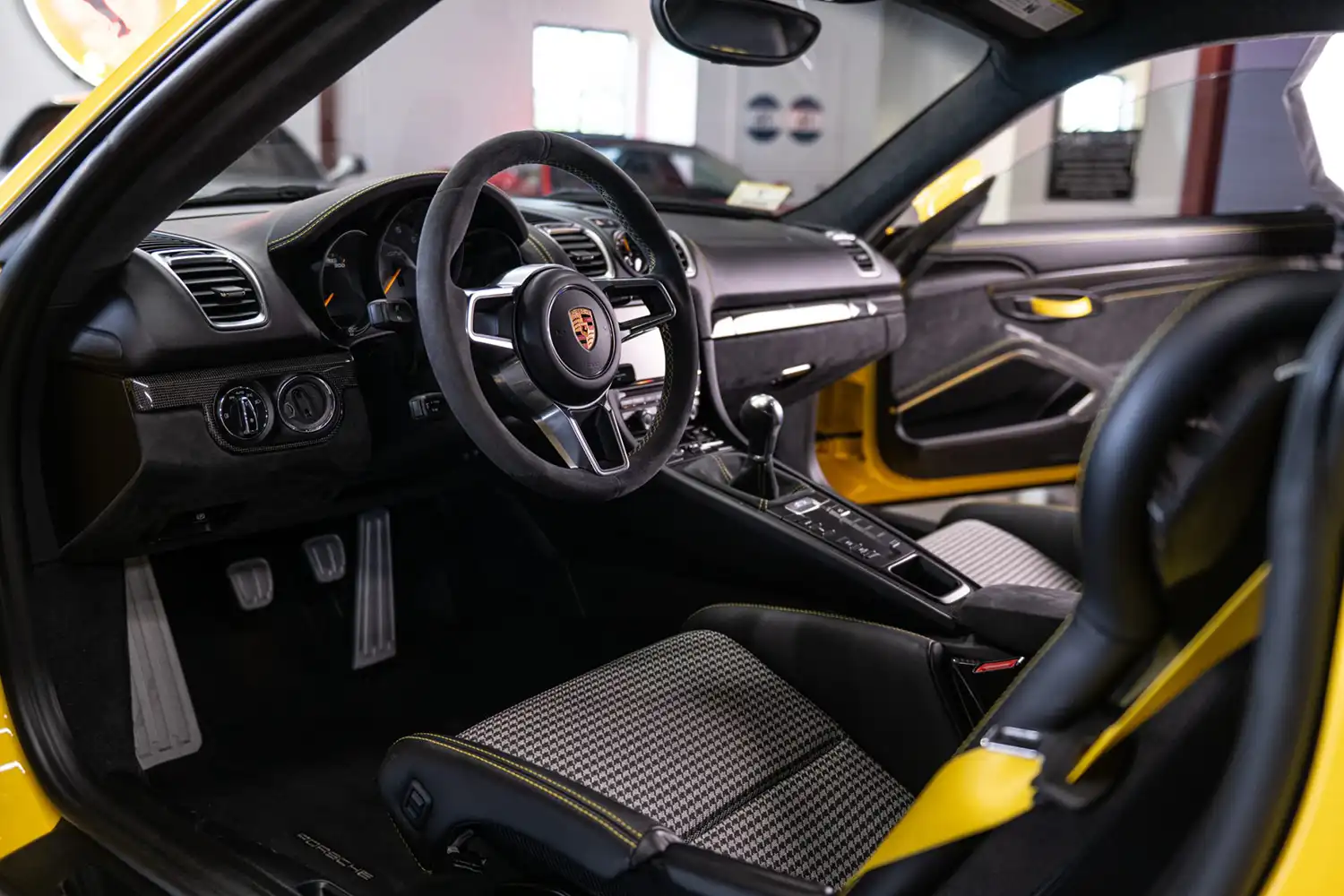 2016 Porsche Cayman GT4