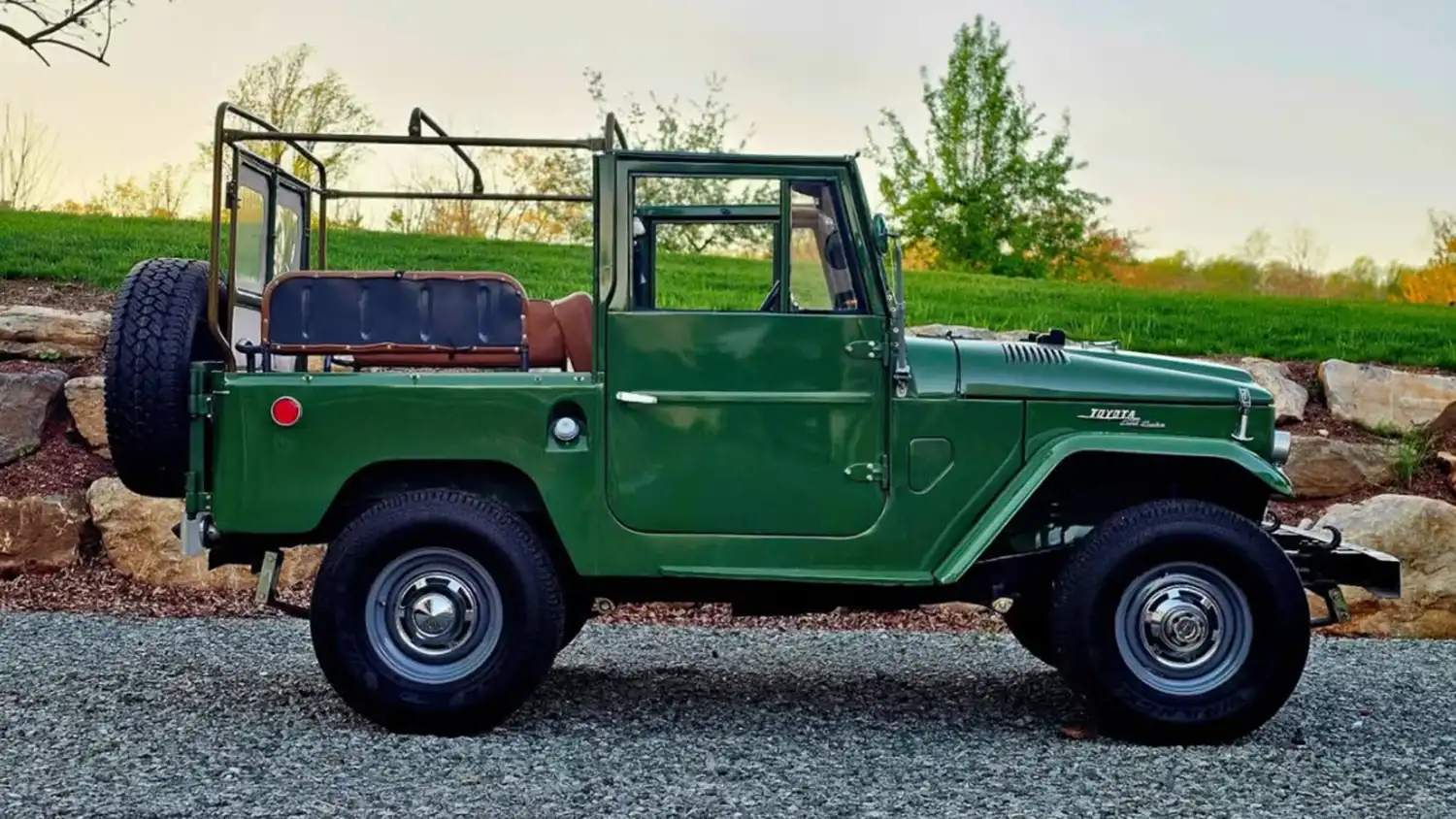 1968 Toyota FJ-40 Land Cruiser Troopy