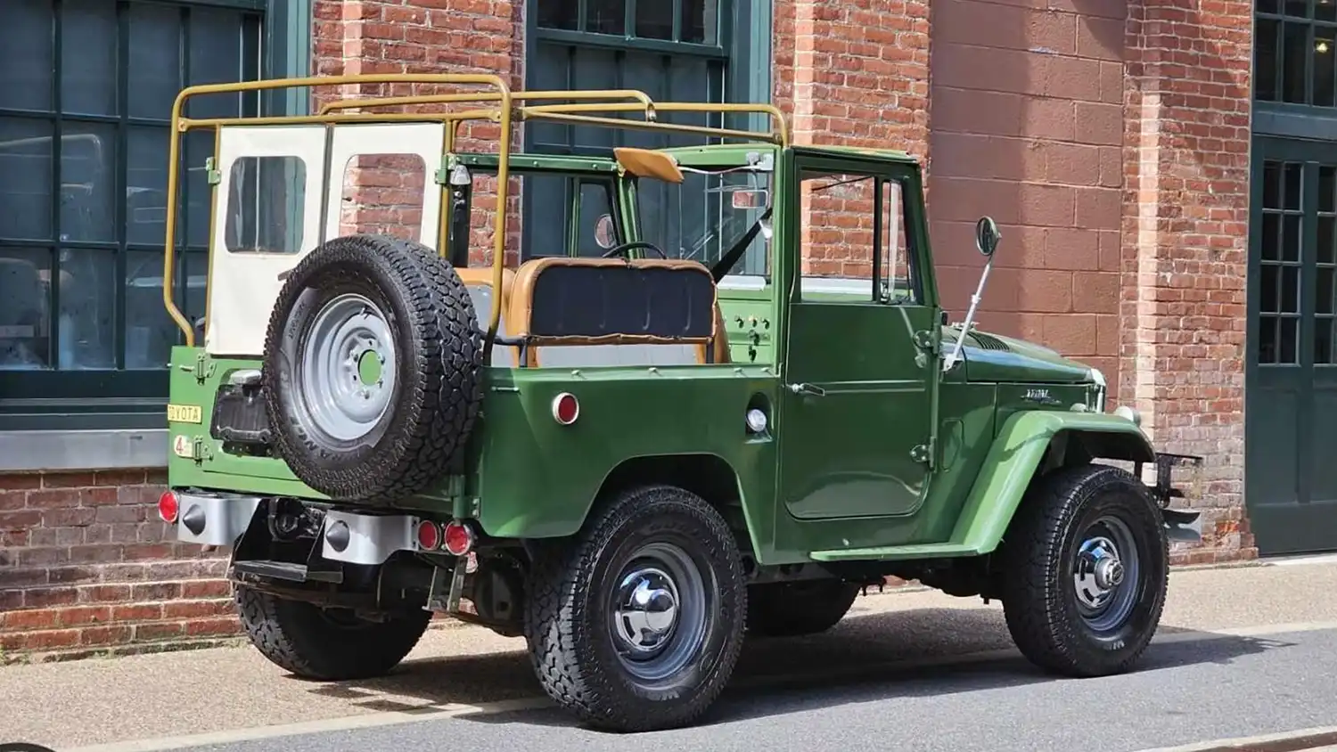 1968 Toyota FJ-40 Land Cruiser Troopy