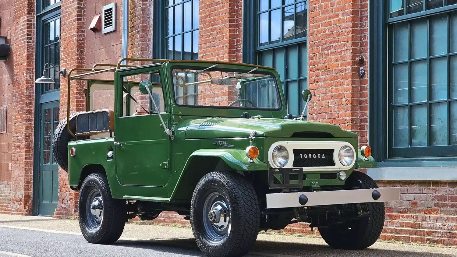 1968 Toyota FJ-40 Land Cruiser Troopy
