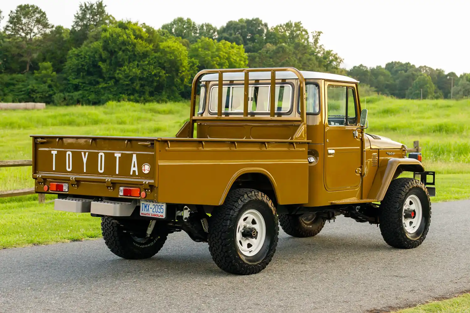 1982 Toyota Land Cruiser FJ45 Pickup