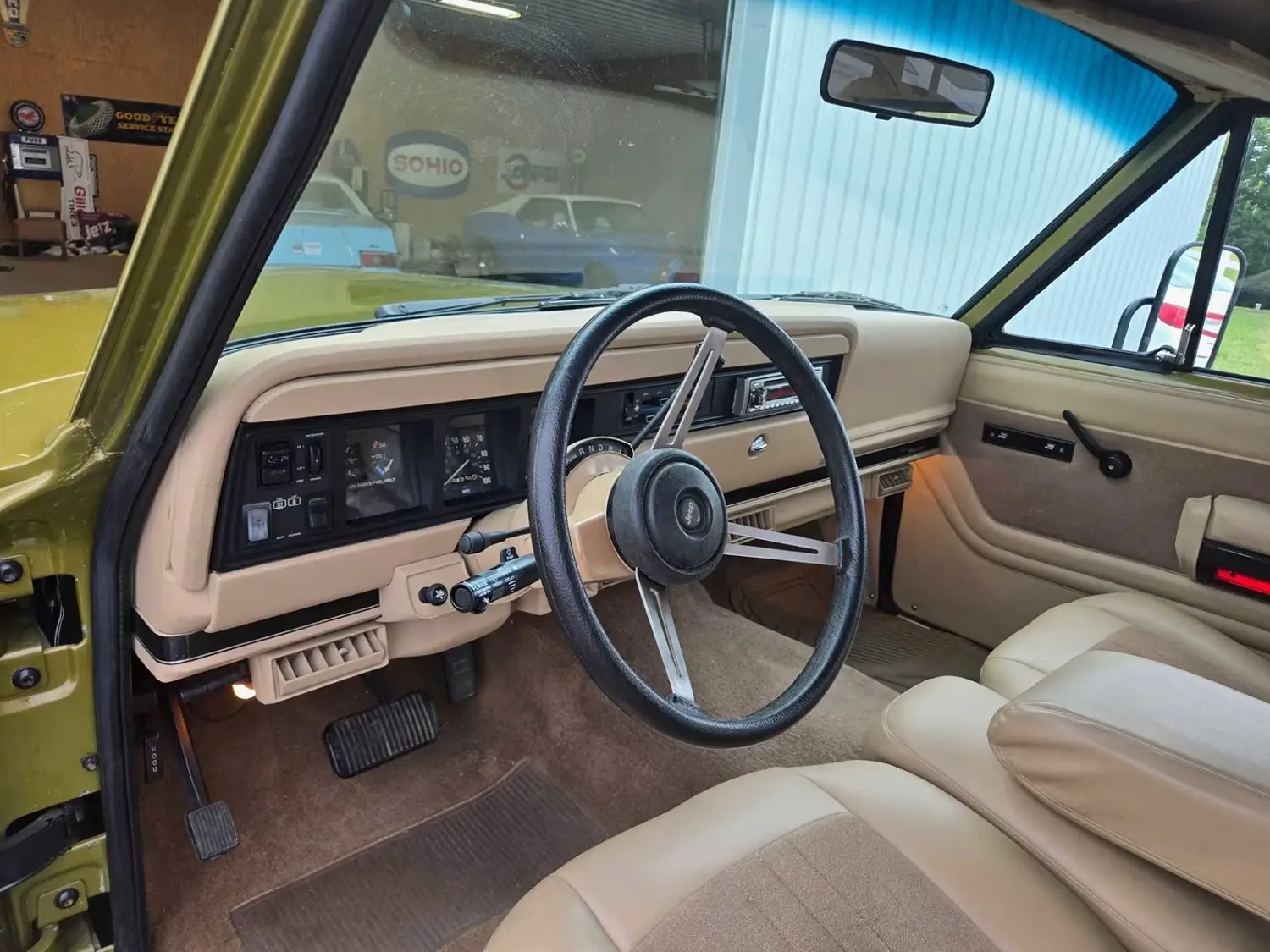 1986 Jeep Grand Wagoneer