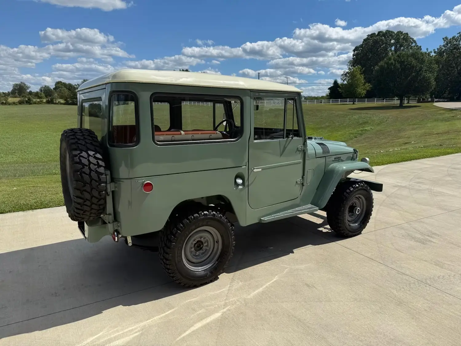 1967 Toyota FJ-40 Land Cruiser