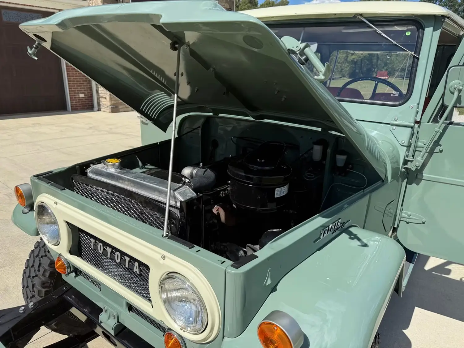 1967 Toyota FJ-40 Land Cruiser