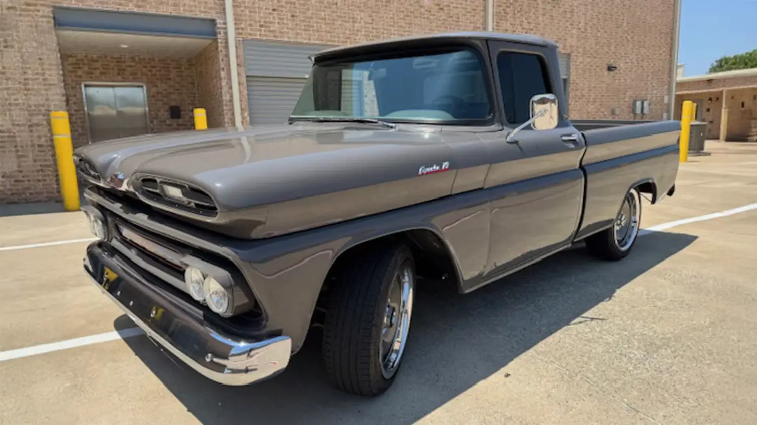 1961 Chevrolet Apache Pickup