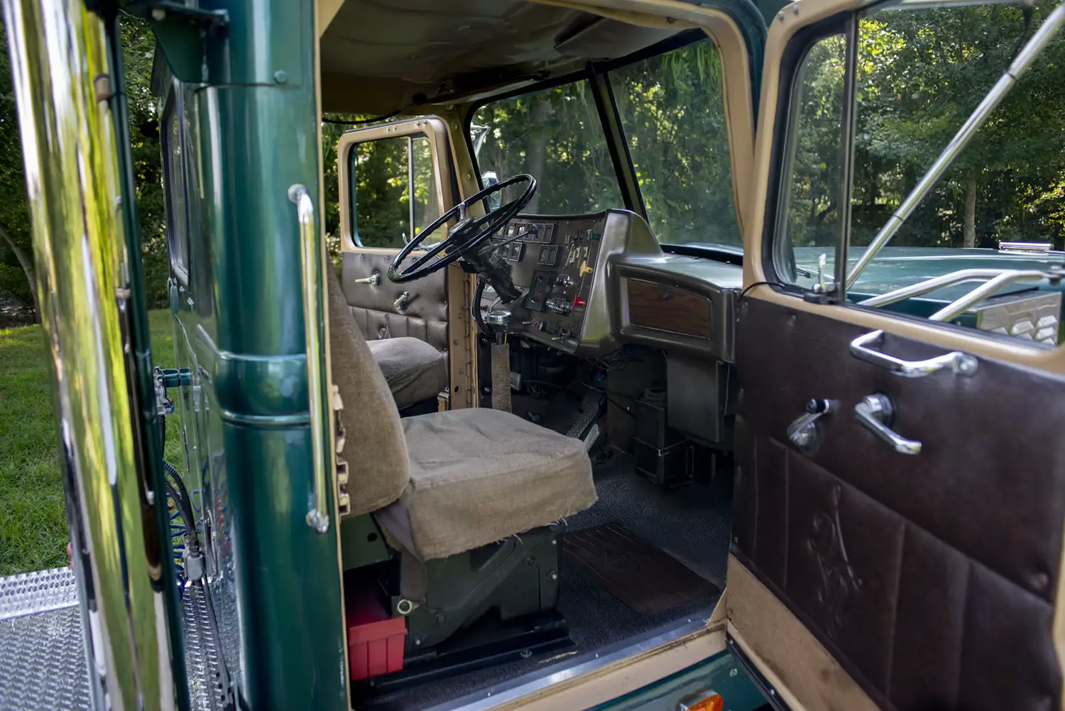 1975 Diamond Reo C119 Raider