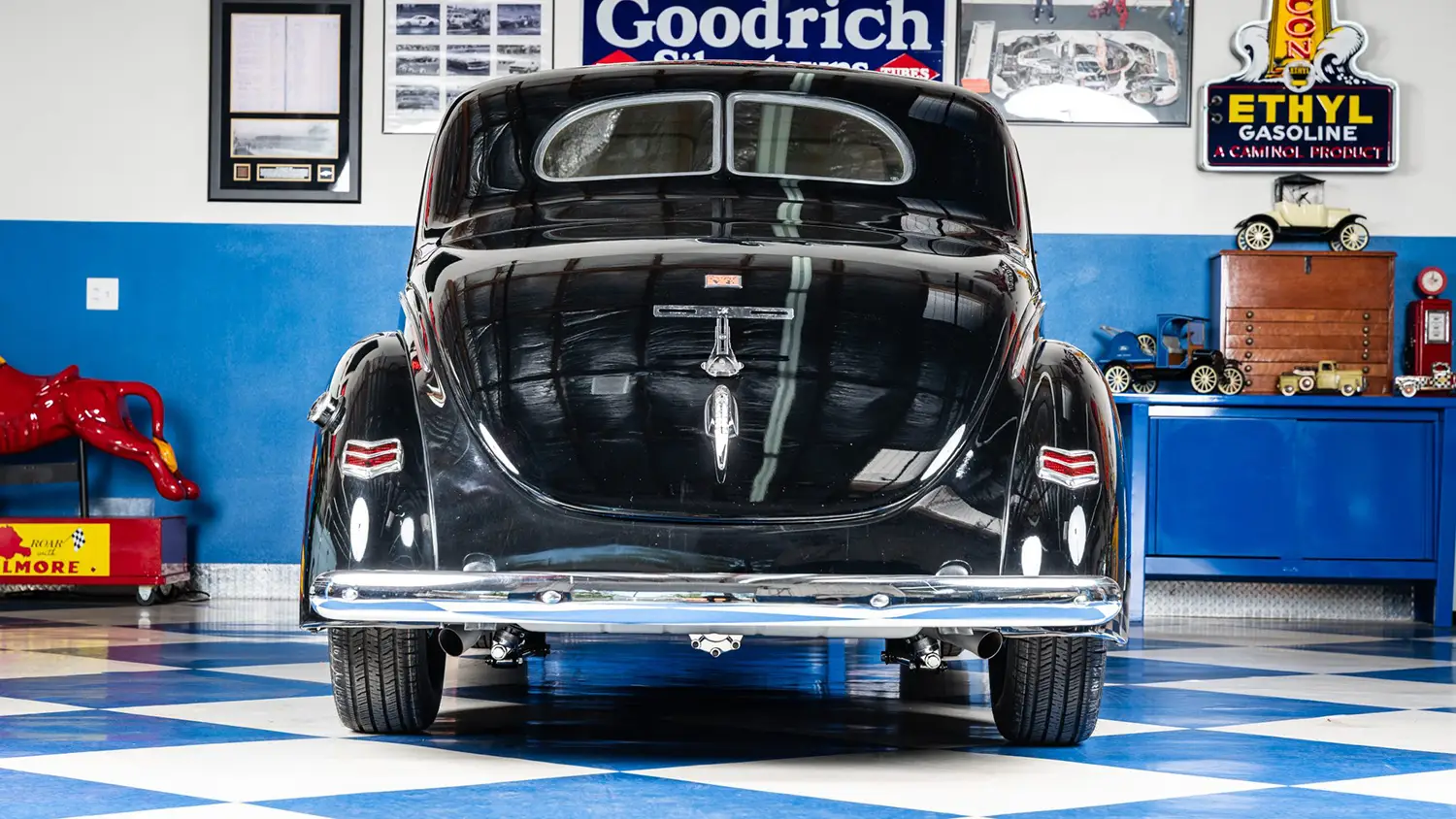 1940 Ford Coupe Hot Rod