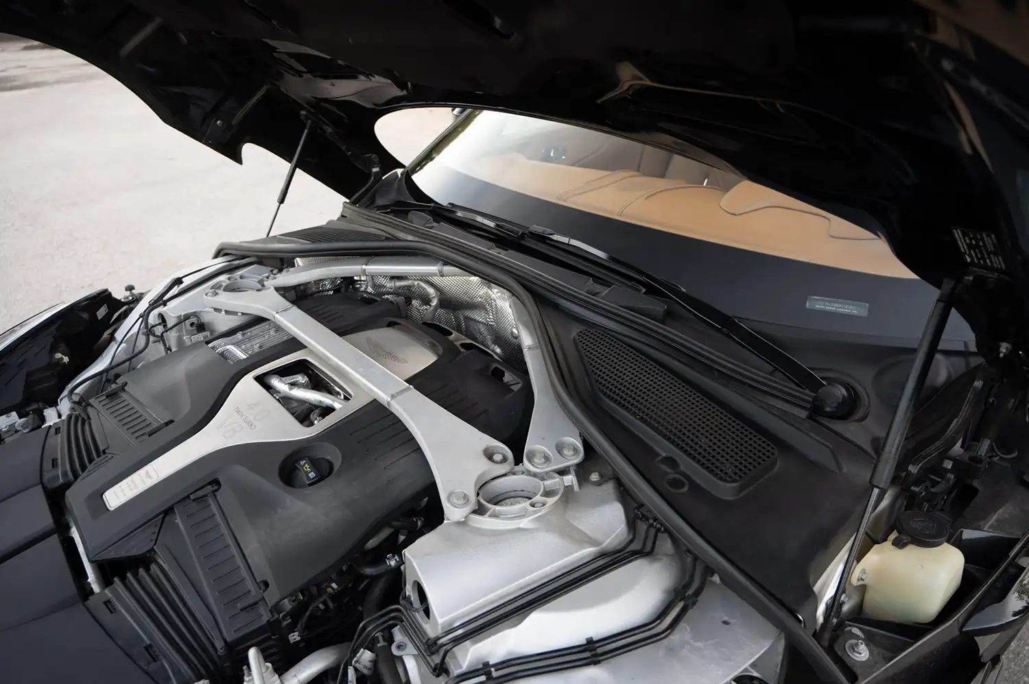 2021 Aston Martin DBX