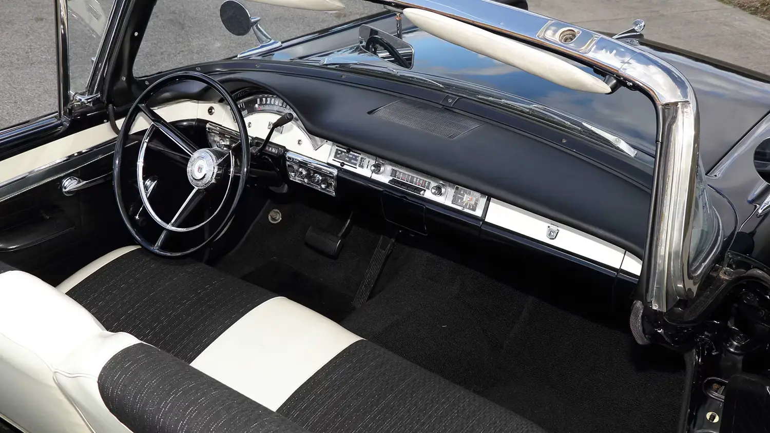 1957 Ford Fairlane 500 F-Code Skyliner