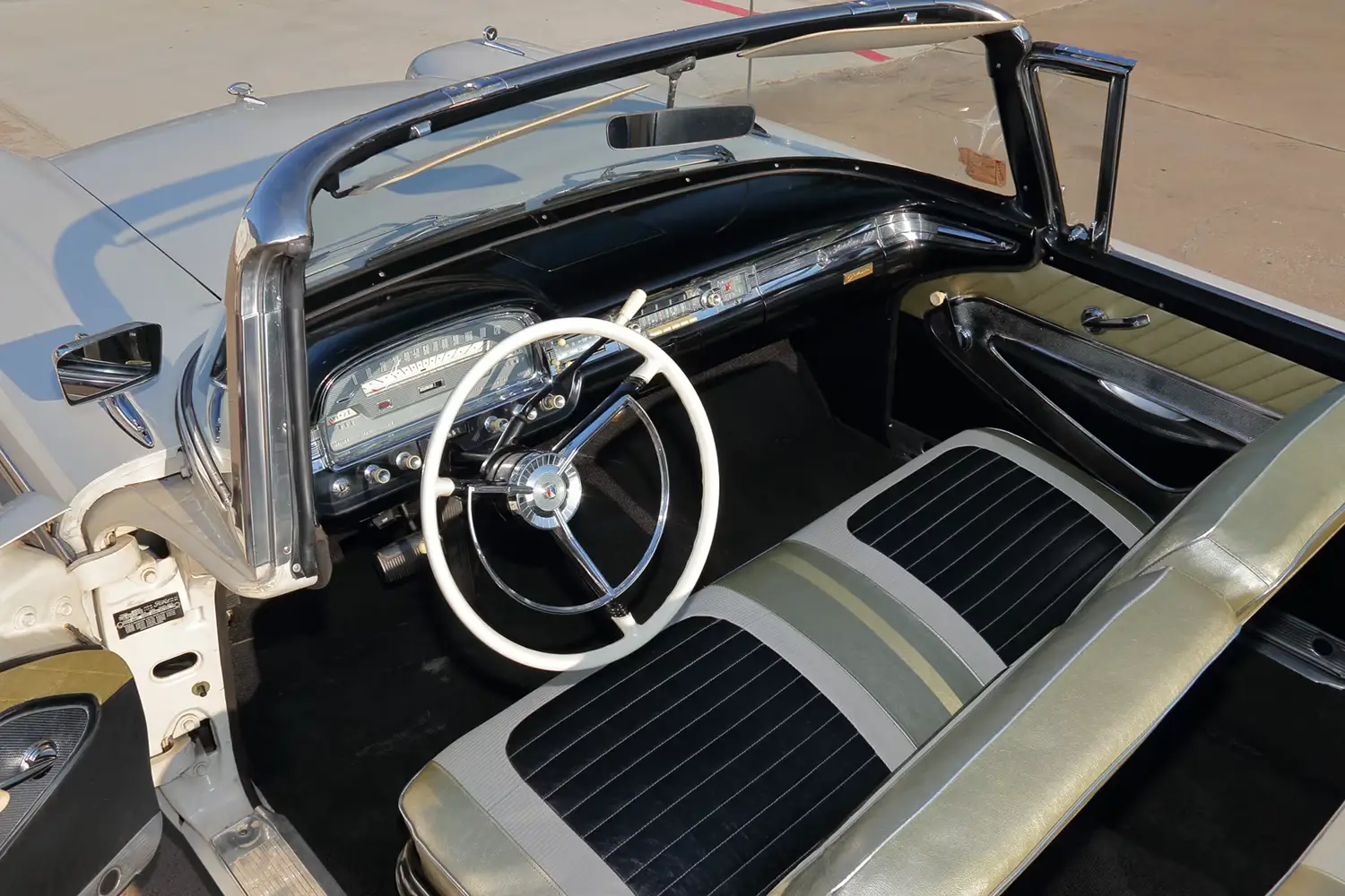 1959 Ford Fairlane 500 Galaxie Sunliner
