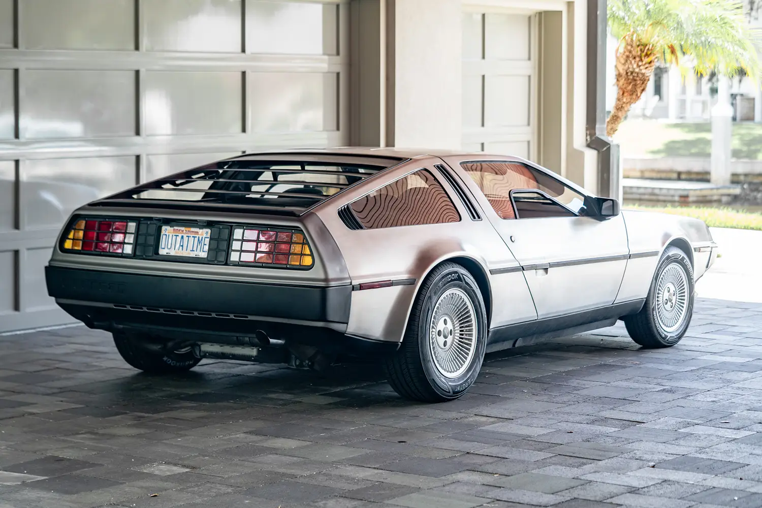 1982 DeLorean DMC-12