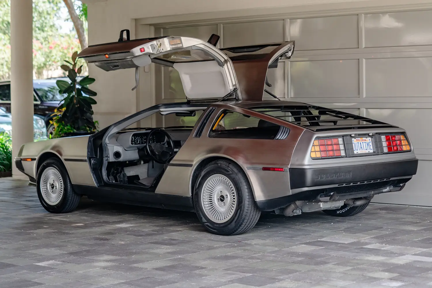 1982 DeLorean DMC-12