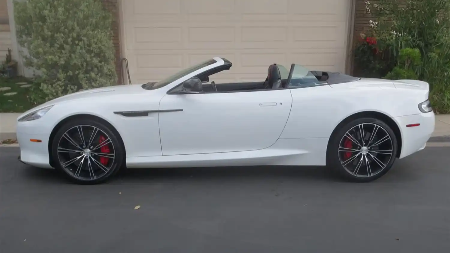 2015 Aston Martin DB9 Volante Carbon Edition Convertible