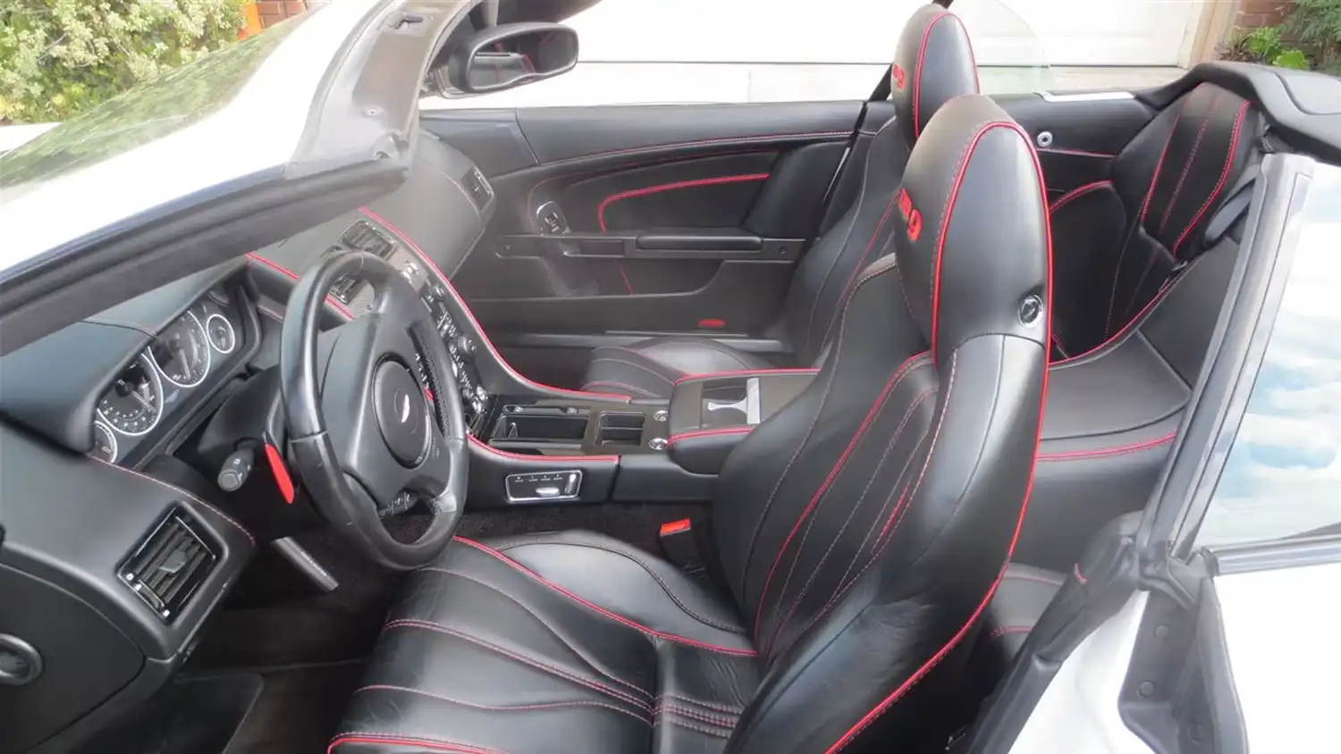 2015 Aston Martin DB9 Volante Carbon Edition Convertible