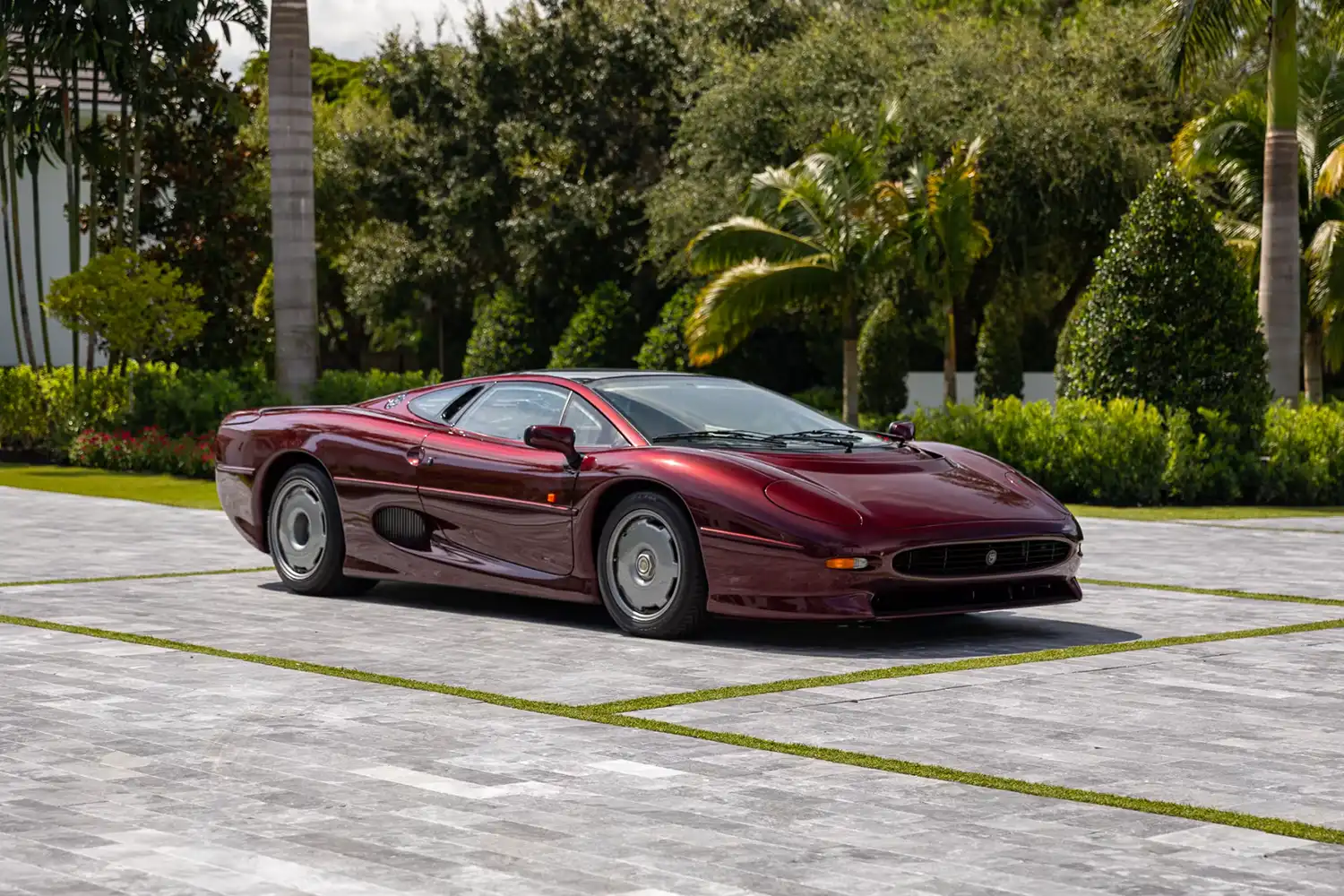 1993 Jaguar XJ220 Coupe