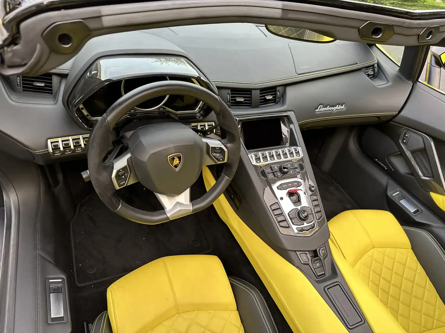 2014 Lamborghini Aventador Roadster