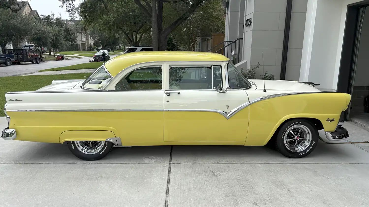 1955 Ford Fairlane Club Sedan