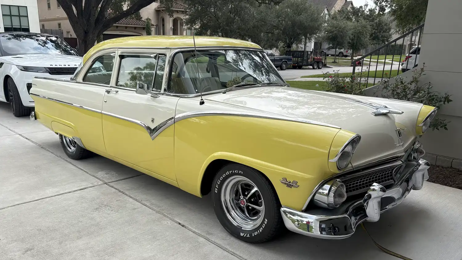 1955 Ford Fairlane Club Sedan