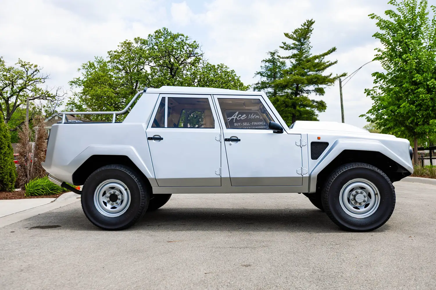 1987 Lamborghini LM002