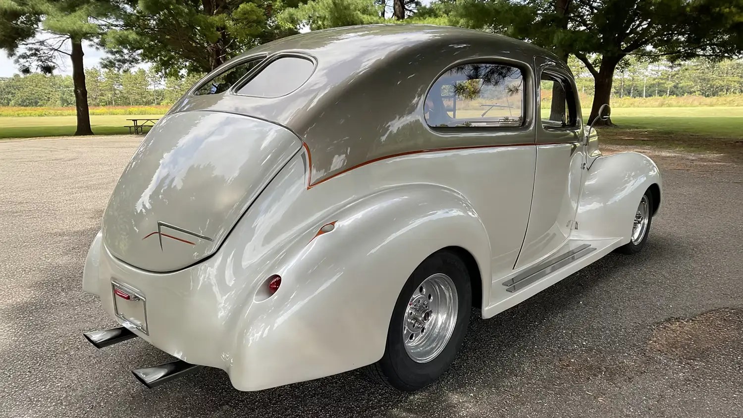 1940 Ford Deluxe Tudor Sedan