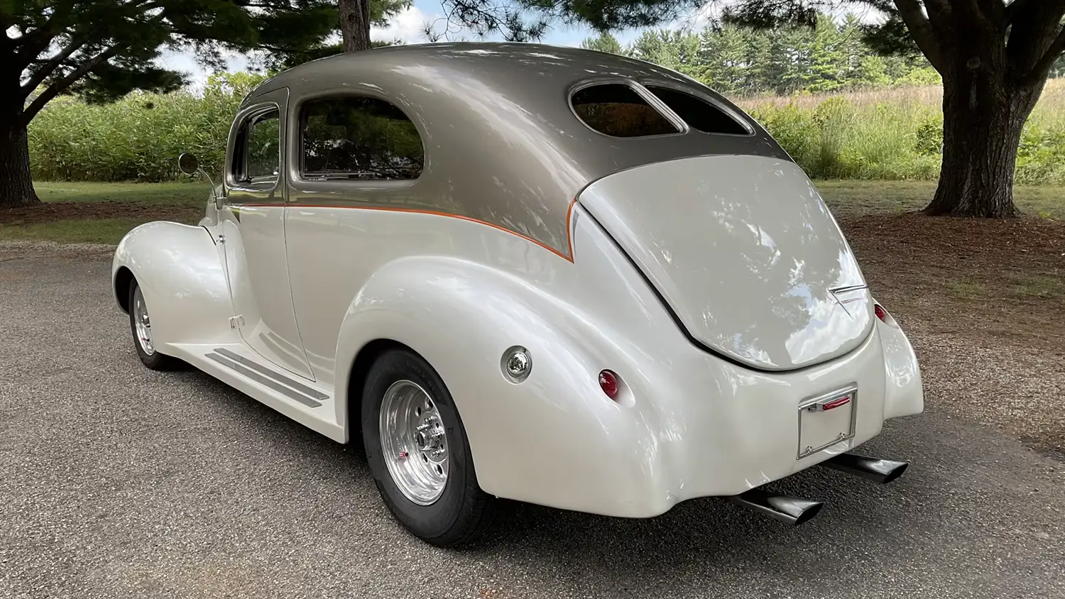 1940 Ford Deluxe Tudor Sedan