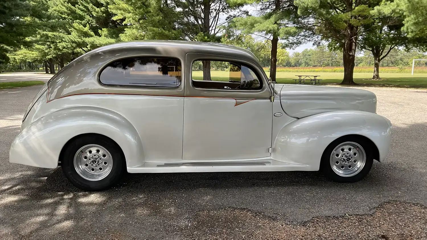 1940 Ford Deluxe Tudor Sedan