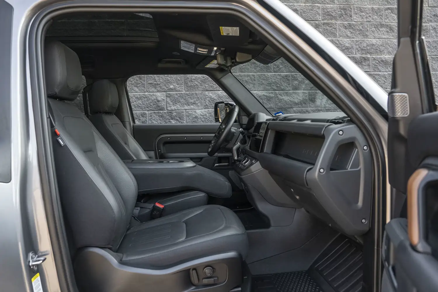 2023 Land Rover Defender 90 P400
