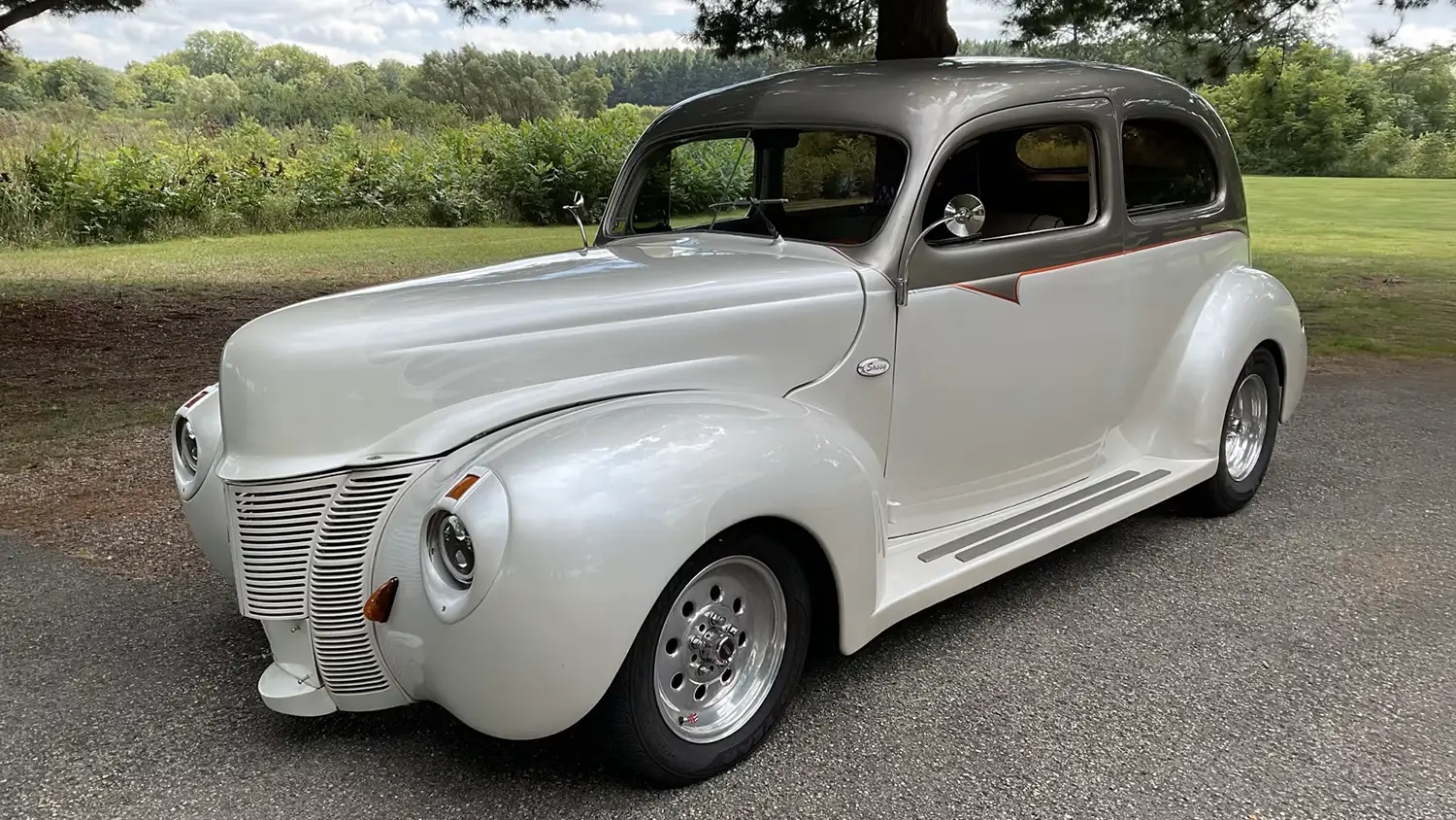 1940 Ford Deluxe Tudor Sedan