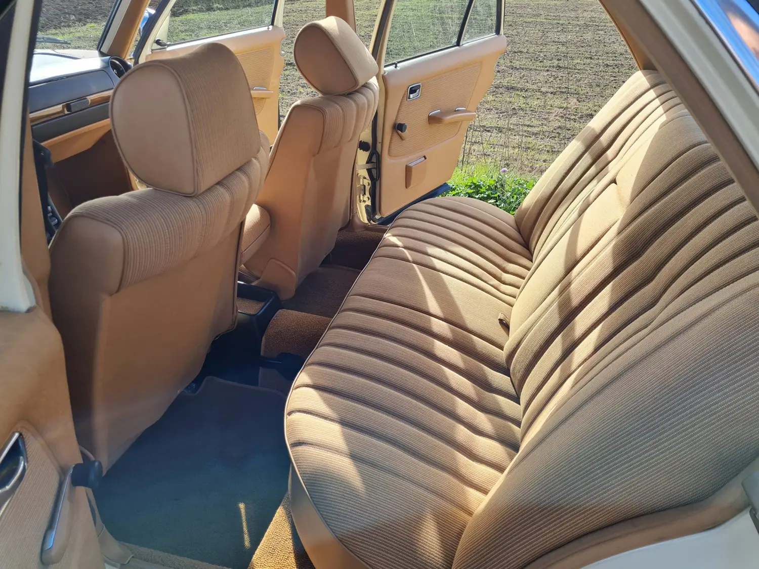 1984 Mercedes-Benz 200