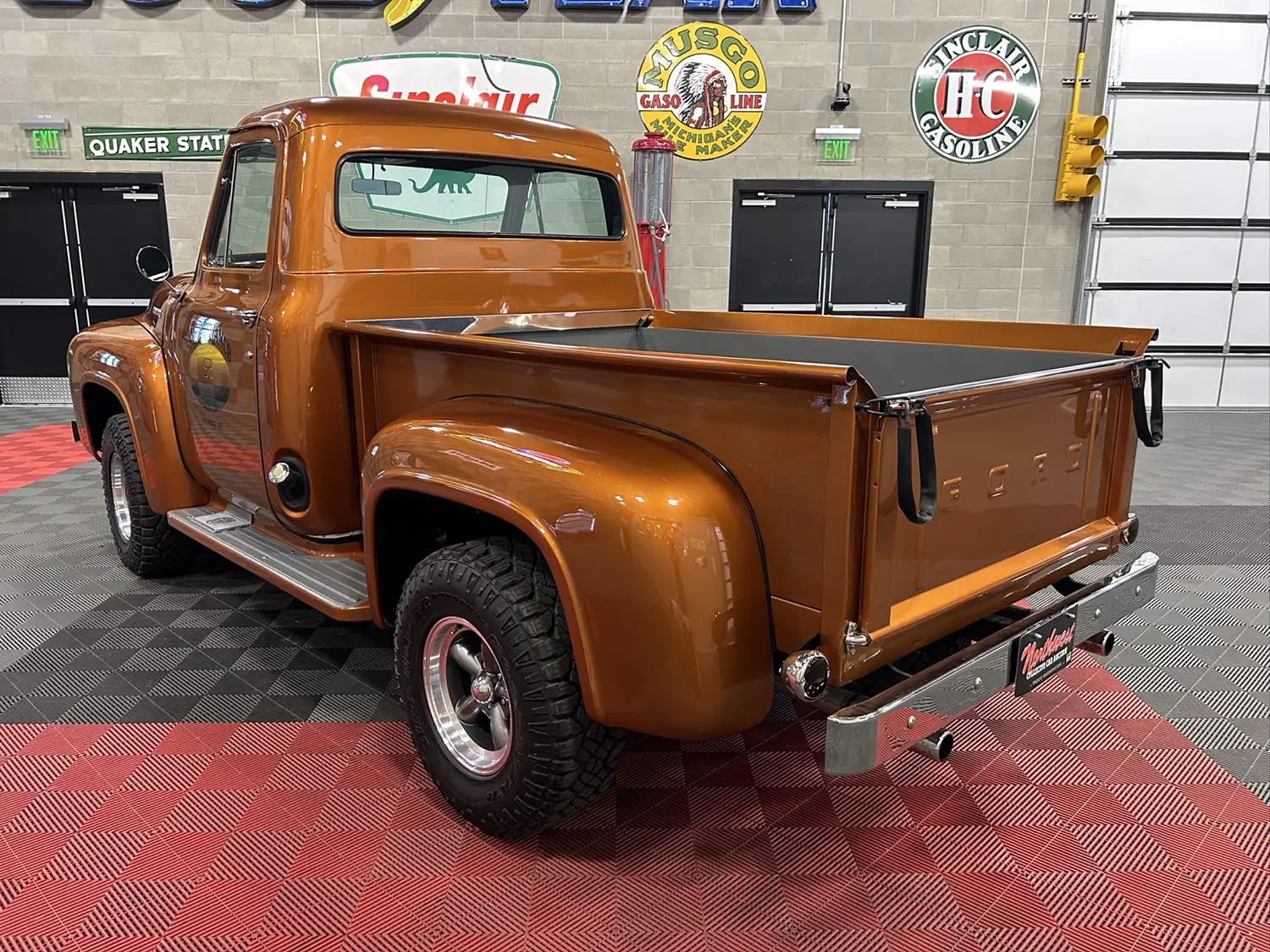 Custom 1954 Ford F-100 4x4