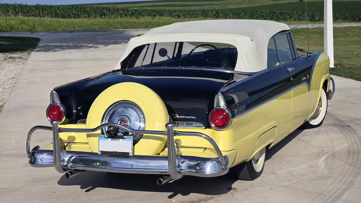 1955 Ford Fairlane Sunliner V8