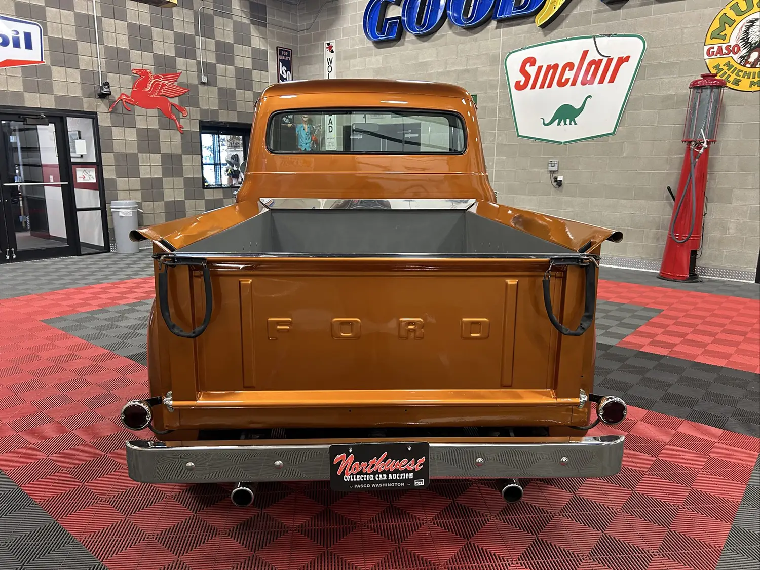 Custom 1954 Ford F-100 4x4
