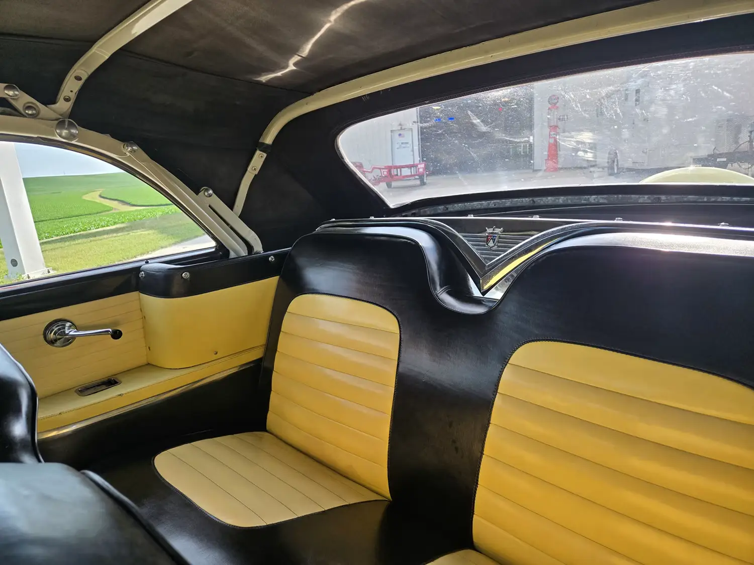1955 Ford Fairlane Sunliner V8