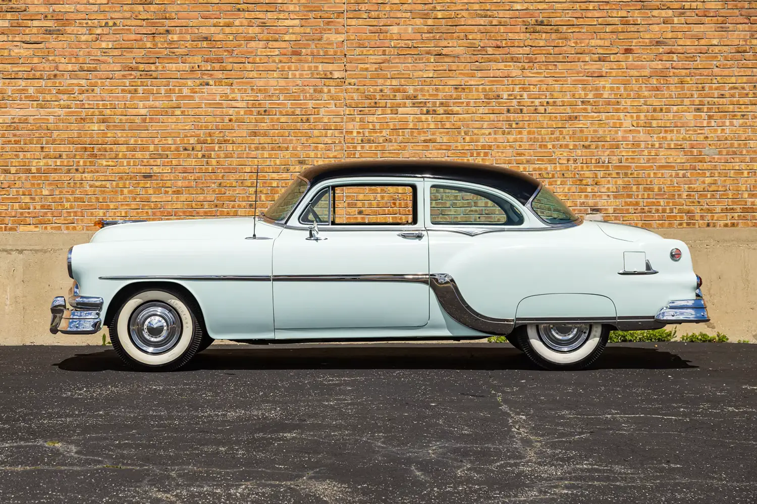 1954 Pontiac Chieftain Deluxe Sedan