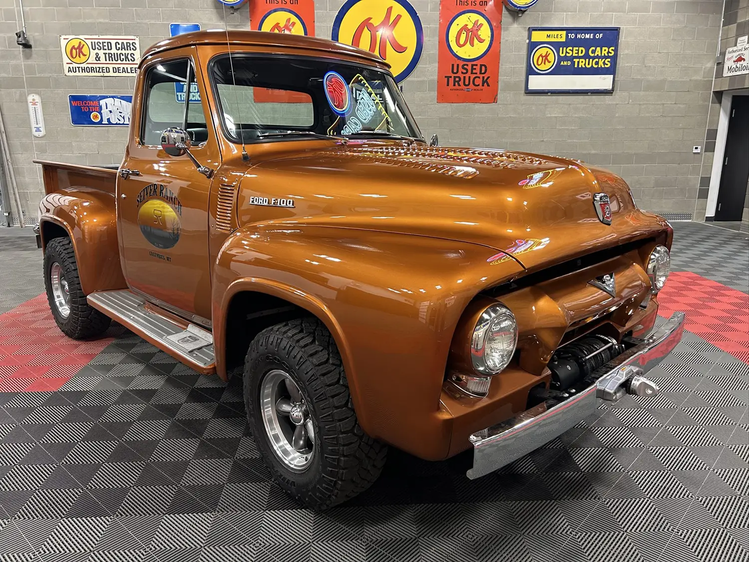 Custom 1954 Ford F-100 4x4