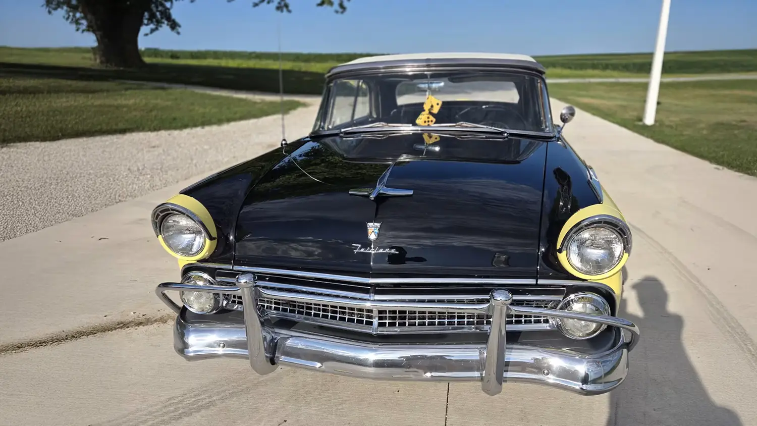 1955 Ford Fairlane Sunliner V8