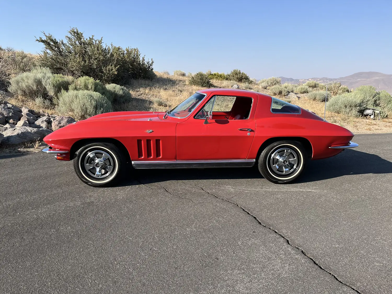 1966 Chevrolet Corvette coupe 327/300