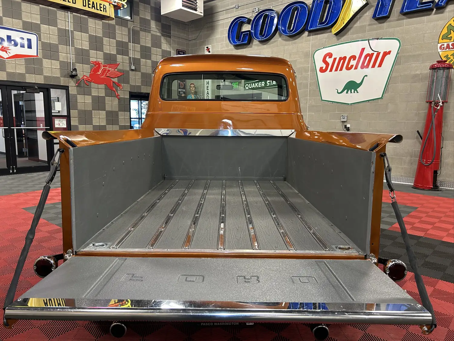 Custom 1954 Ford F-100 4x4