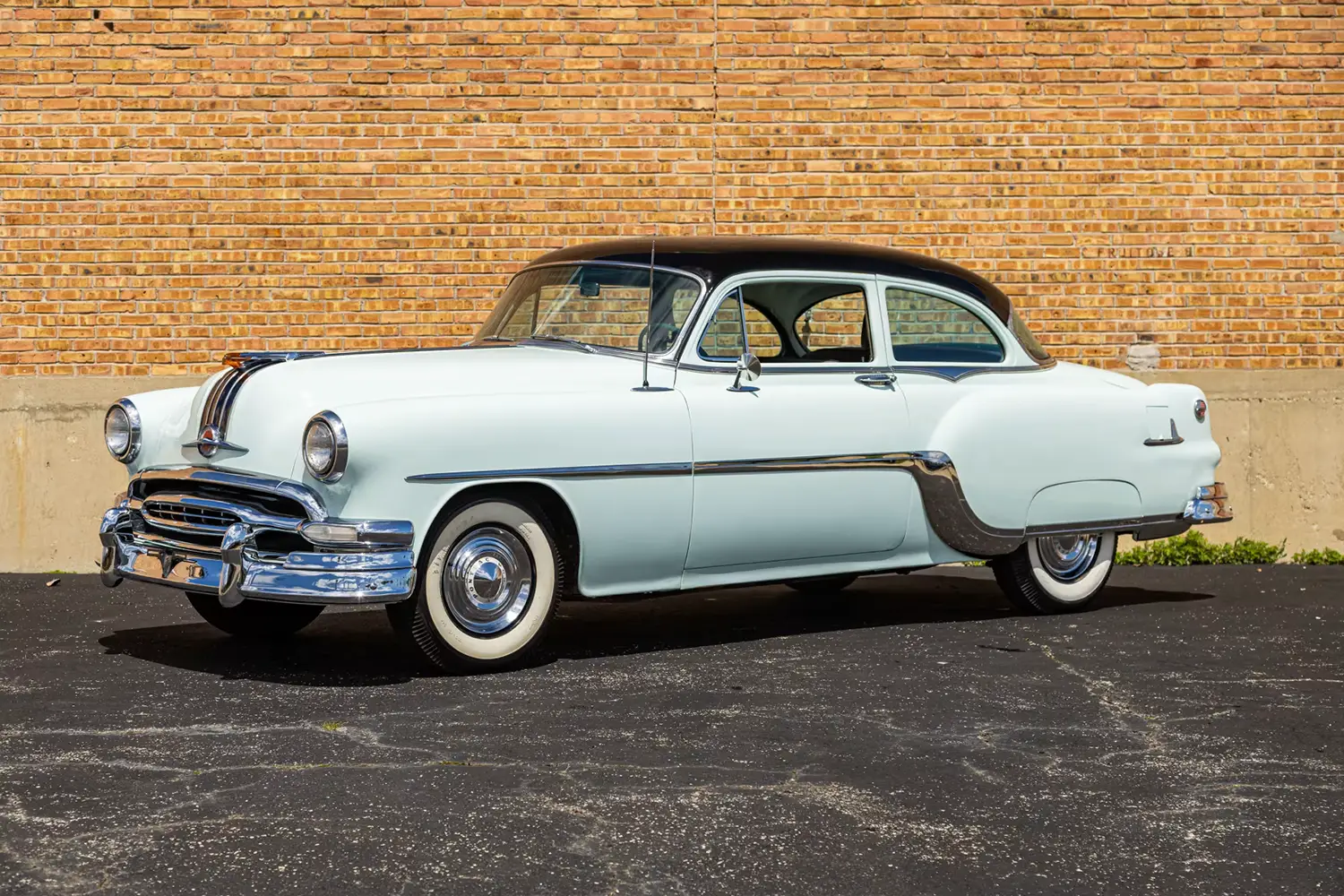 1954 Pontiac Chieftain Deluxe Sedan
