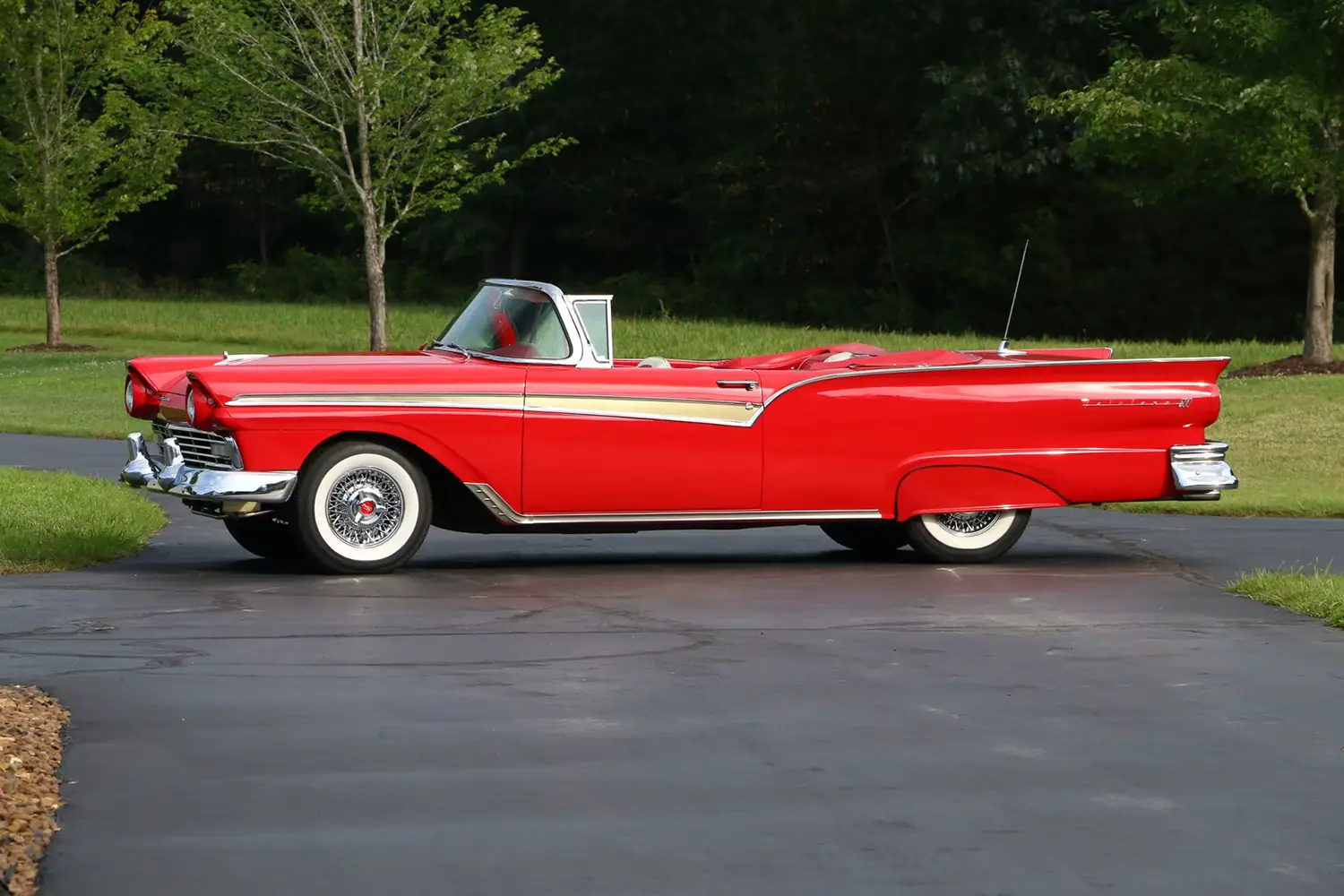 1957 Ford Fairlane Sunliner