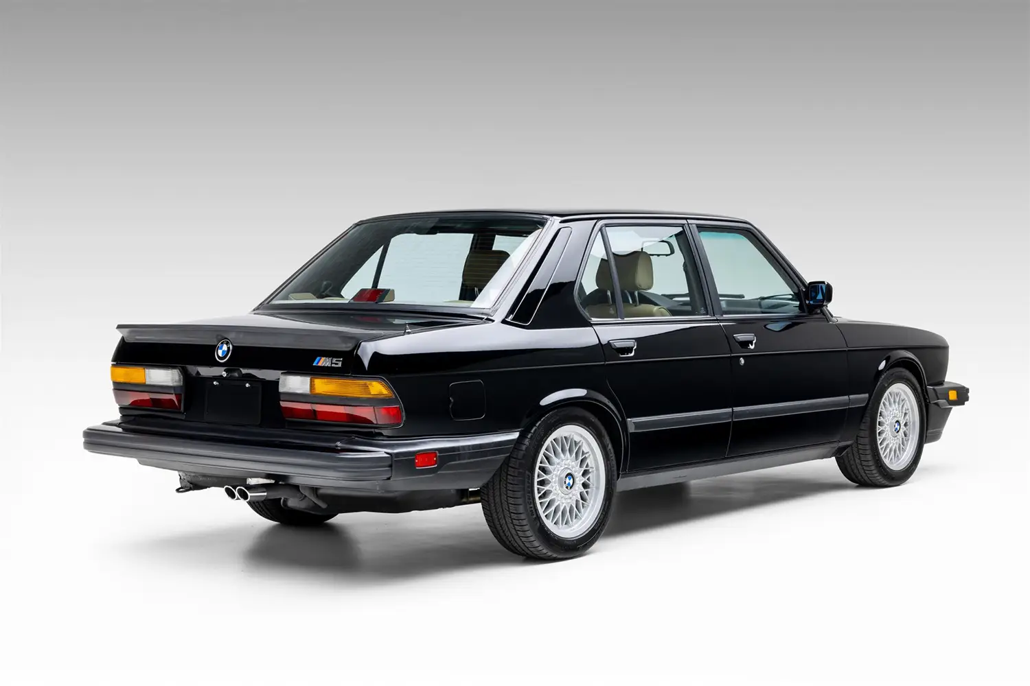 1988 BMW M5