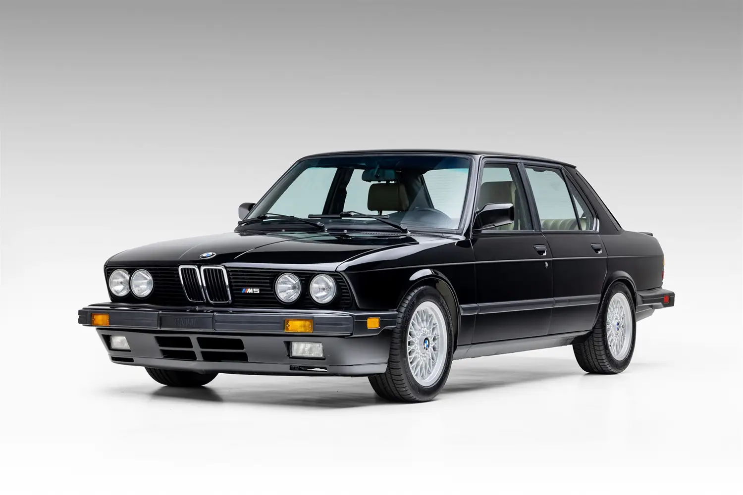 1988 BMW M5