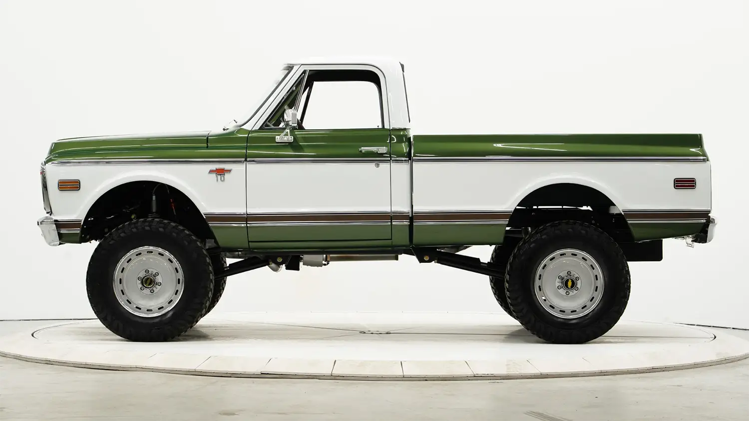1971 Classic Chevy K10 by Velocity Restorations