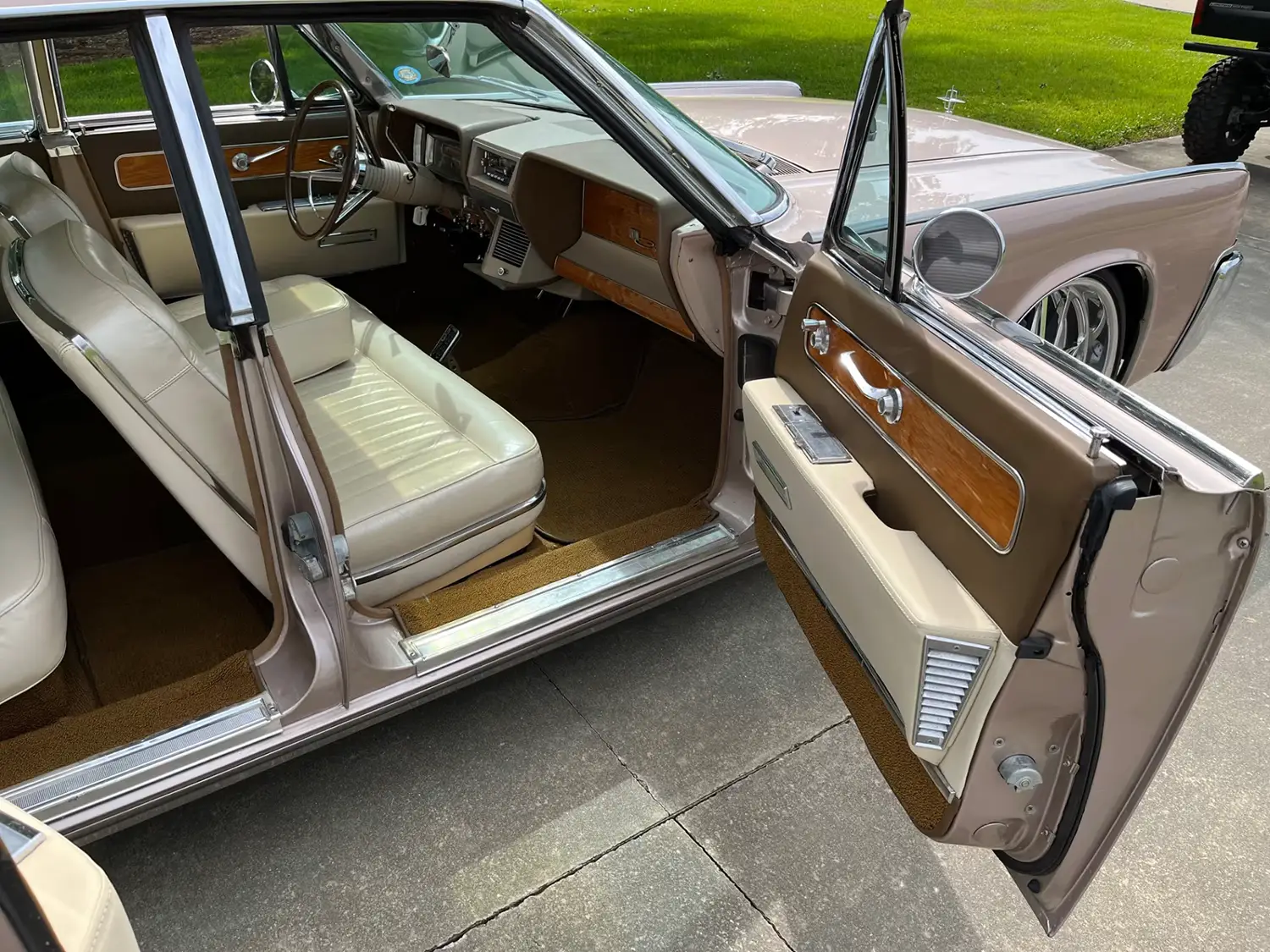 1961 Lincoln Continental Sedan