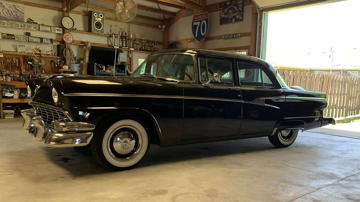 1956 Ford Customline V8