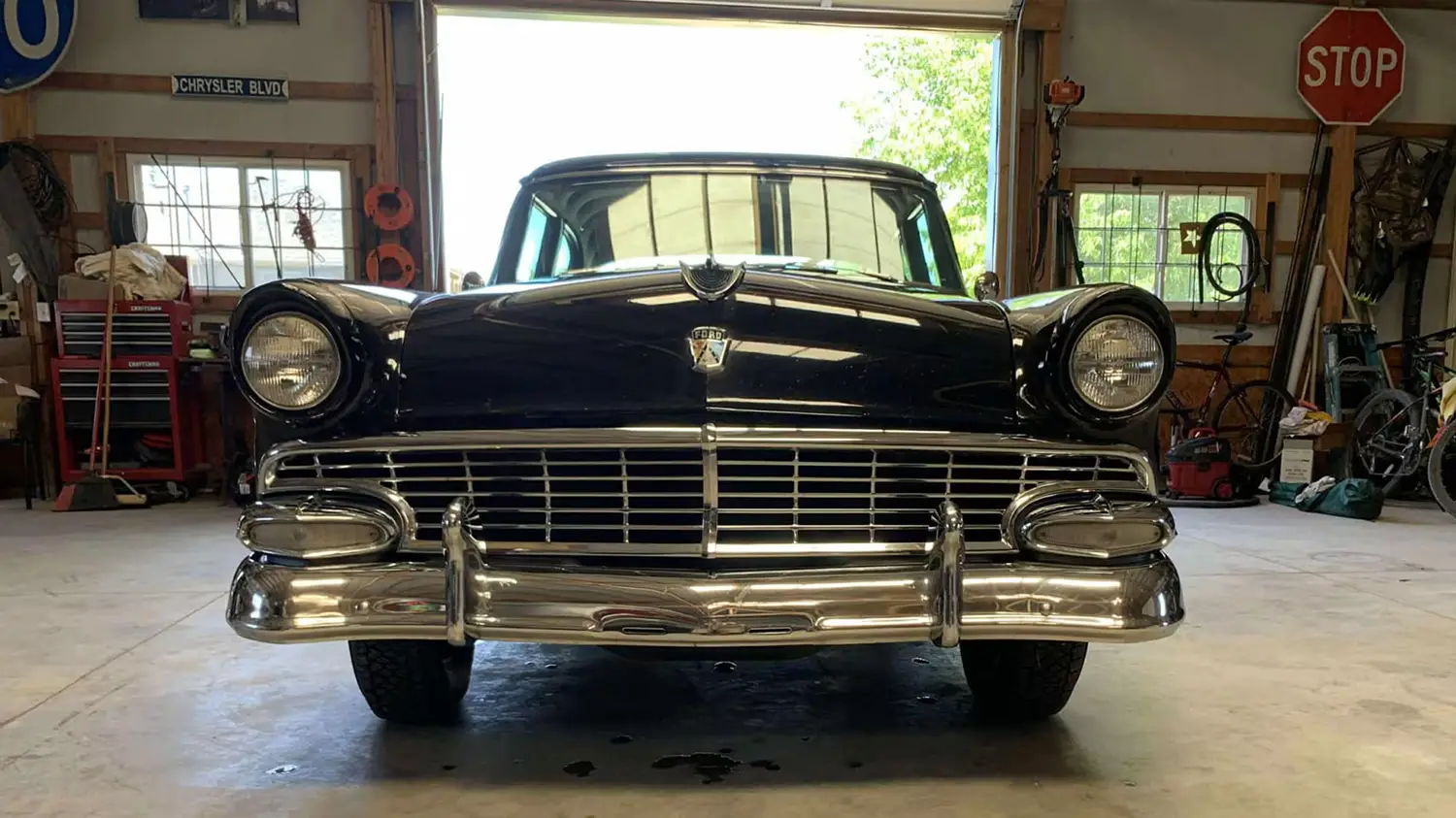 1956 Ford Customline V8