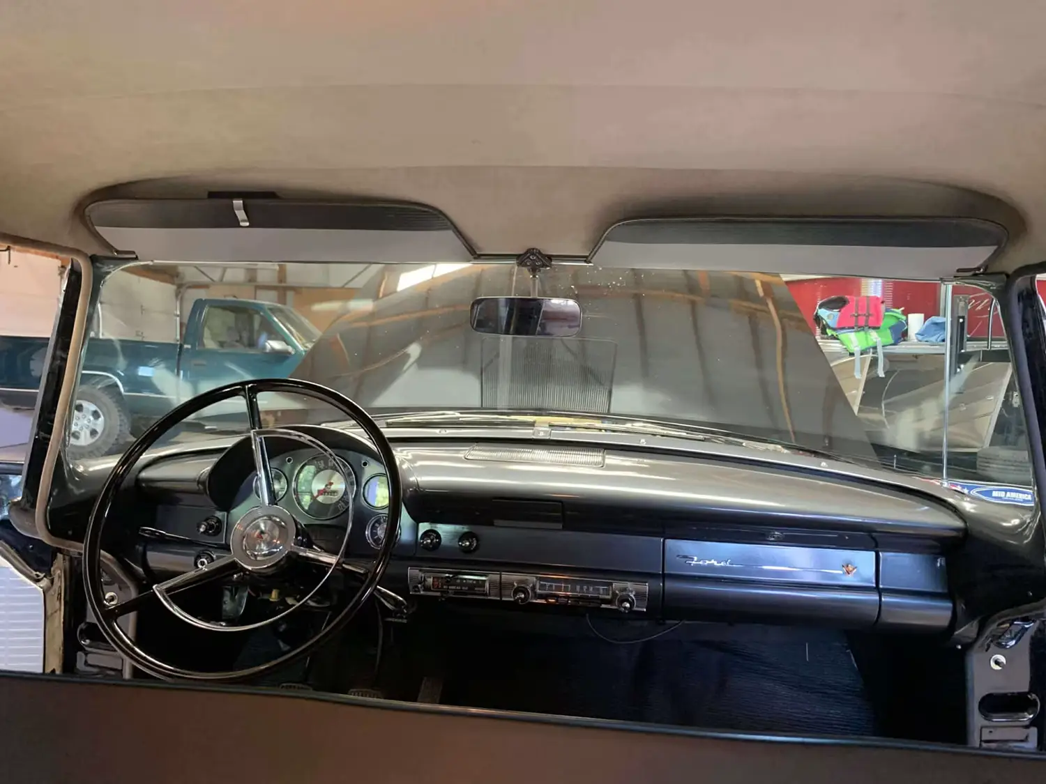 1956 Ford Customline V8