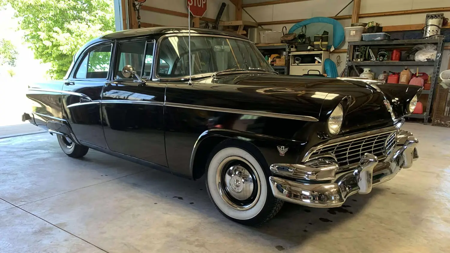 1956 Ford Customline V8
