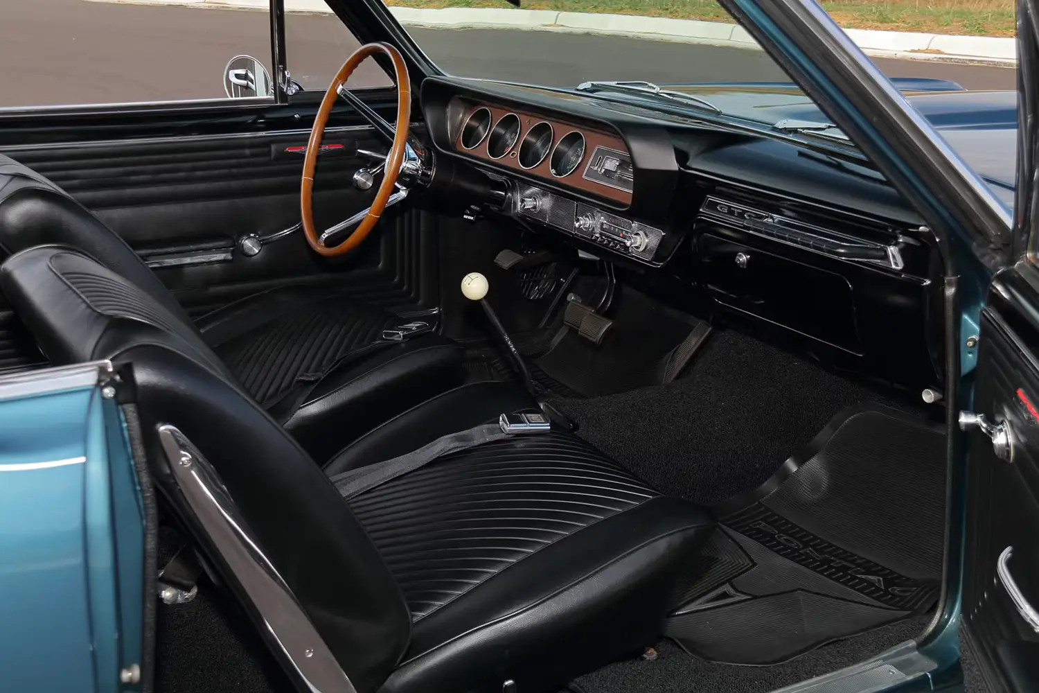 1965 Pontiac GTO Tri-Power 1965 Pontiac GTO Tri-Power