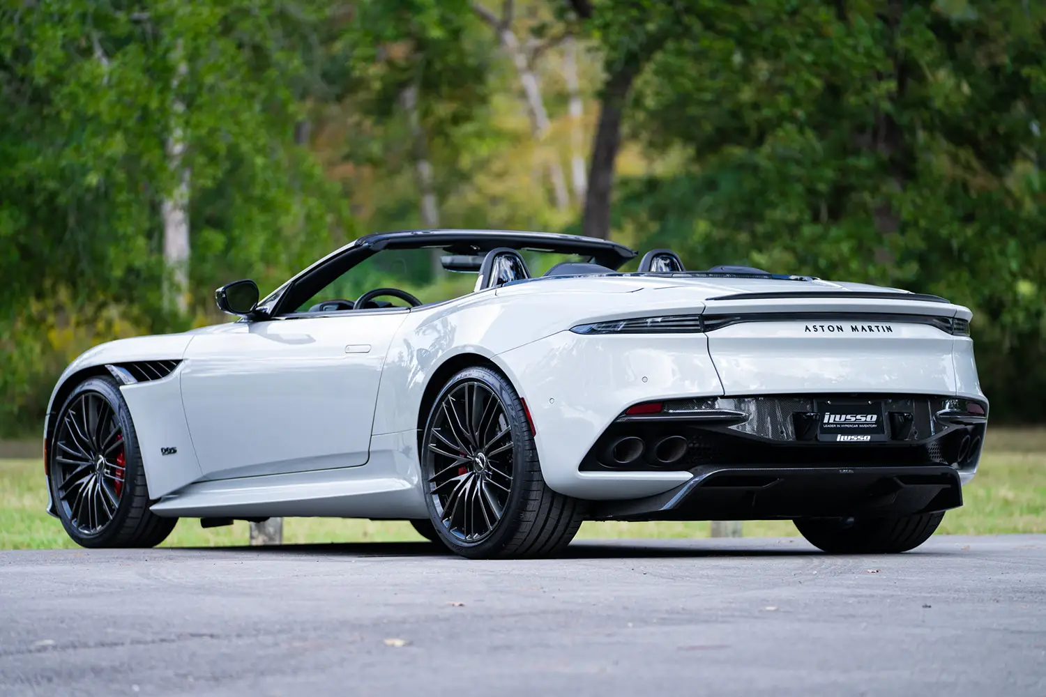 2023 Aston Martin DBS Volante 2023 Aston Martin DBS Volante